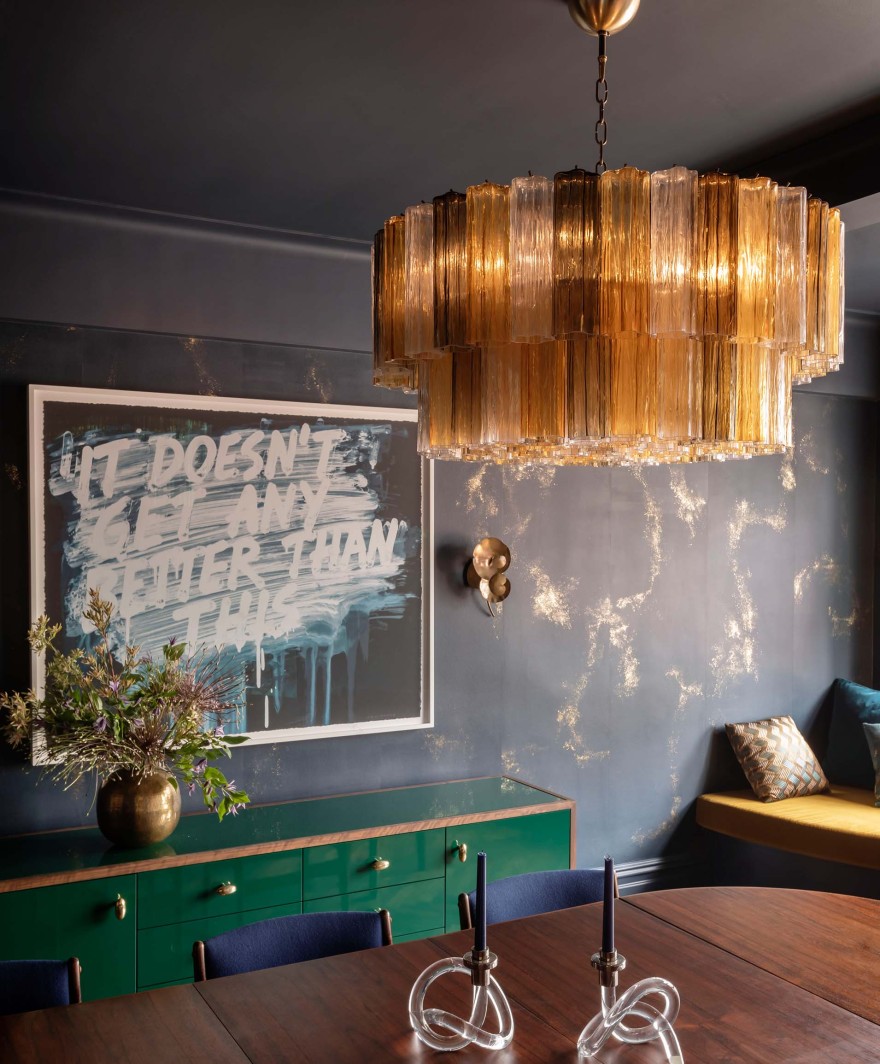 一场战前活力十足的合作活动
注:Punchy常见有有力的、活力十足的等意思,Coop常见有合作、合作活动、合作社等意思,这里结合语境推测Coop为合作活动,整体根据一般表达习惯进行了翻译如果有更具体的背景信息,翻译可能更精准 丨GhanaUpper West-14