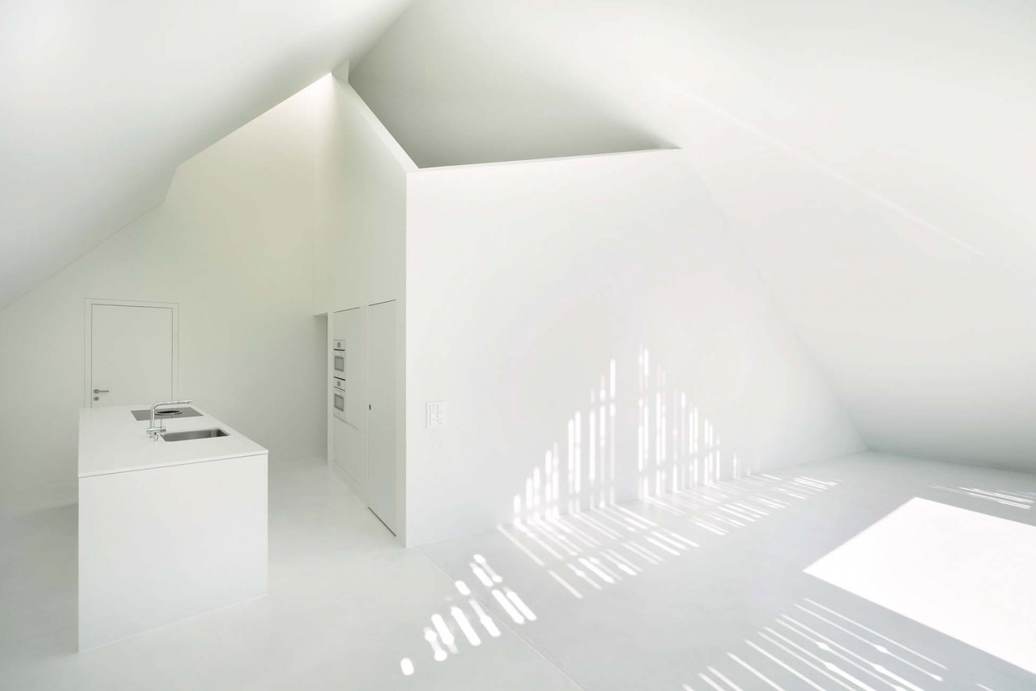 瑞士中世纪小镇新宅 | 传统与现代的完美融合-57