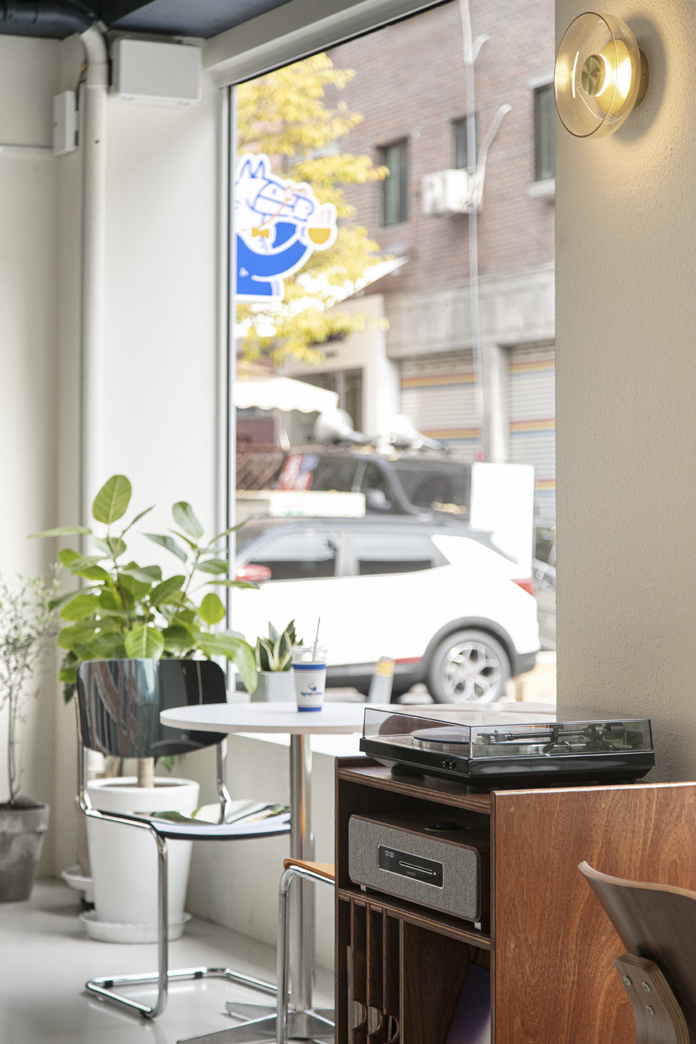 首尔 50 平小空间打造出的工业风咖啡厅-20