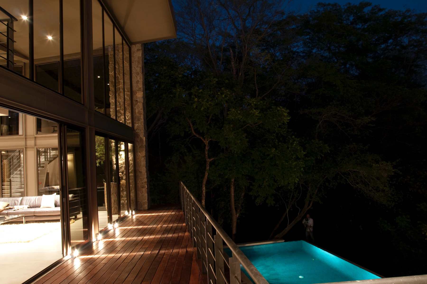 哥斯达黎加自然风光中的现代树屋-18