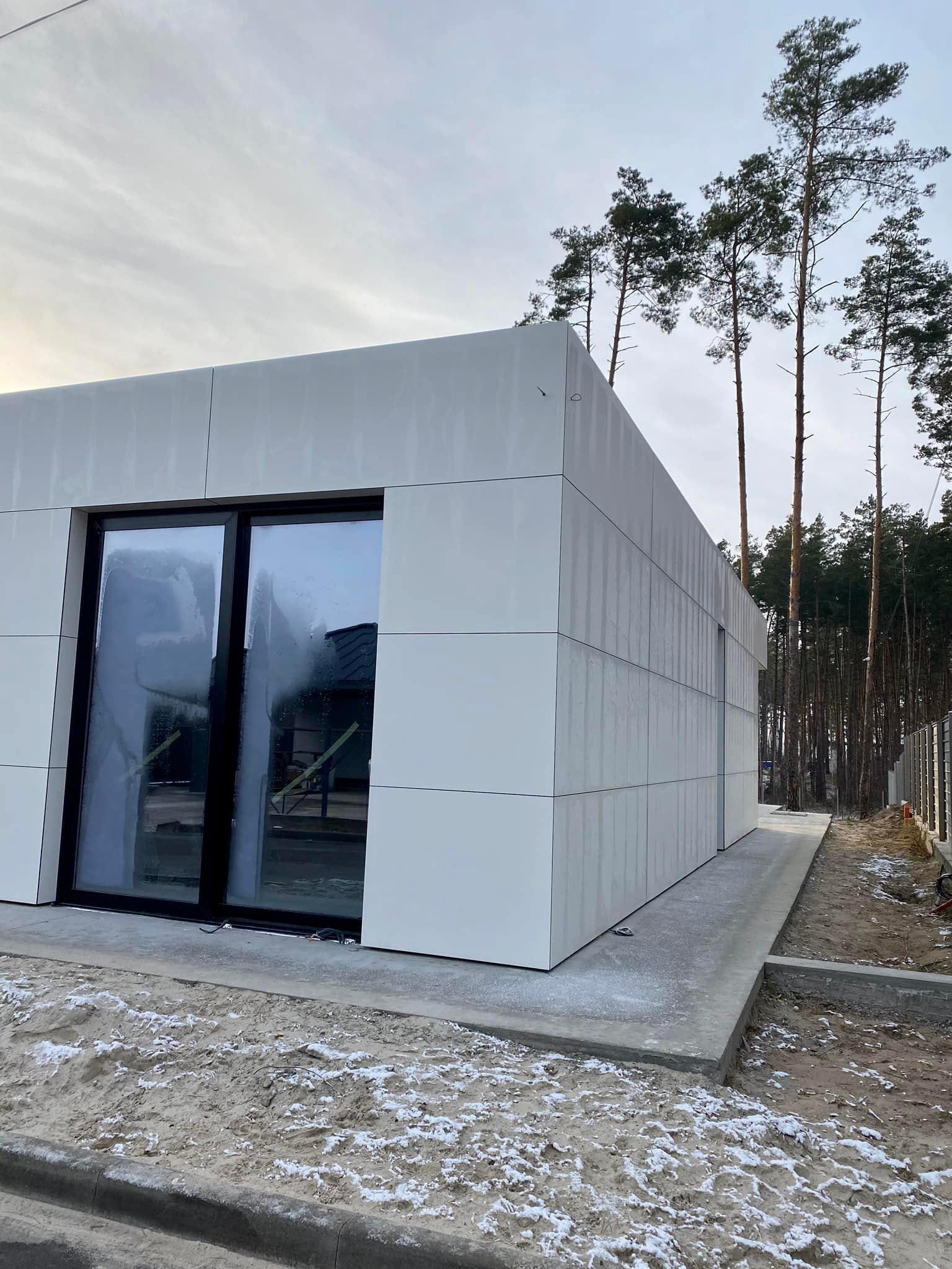 现代一层350㎡带无边泳池房屋项目-13