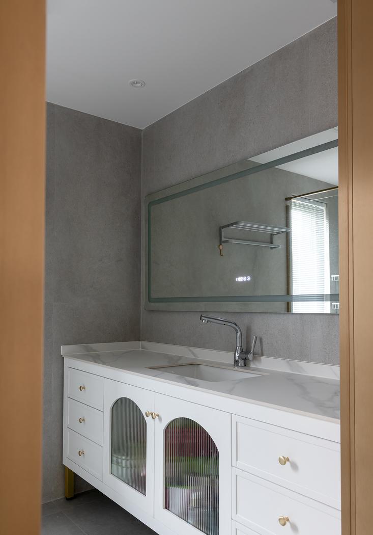 现代轻奢风四口之家设计-41