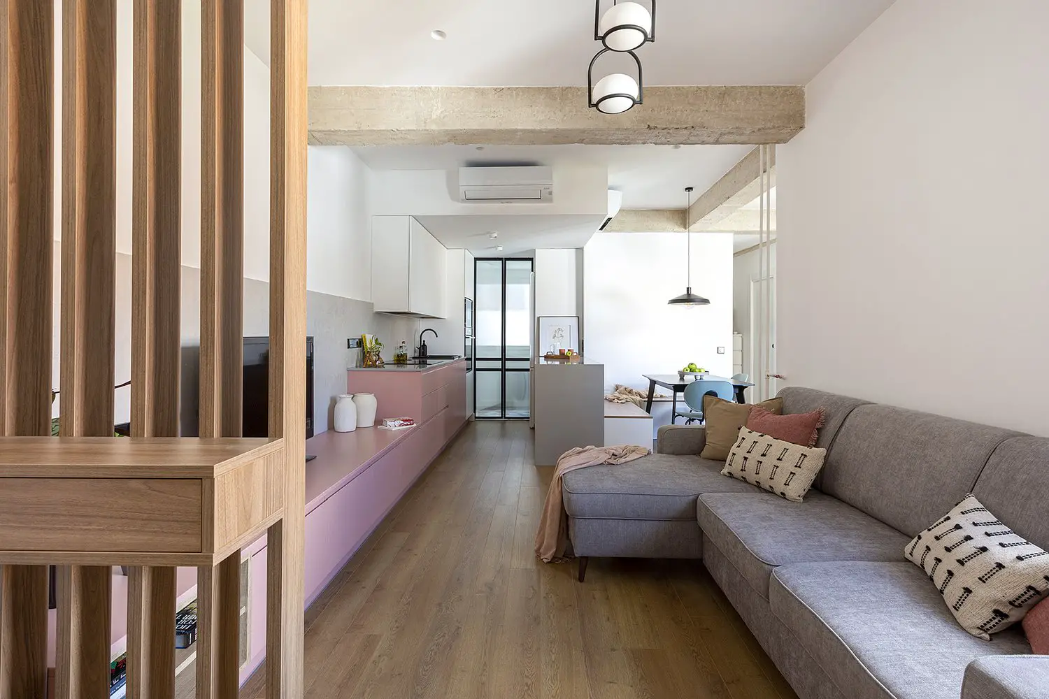 马德里 65m2 色彩缤纷的时尚公寓设计-8