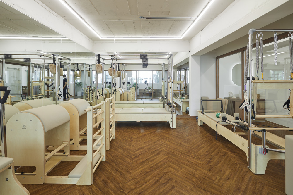 白色木纹，打造温馨 20 平米小空间-2