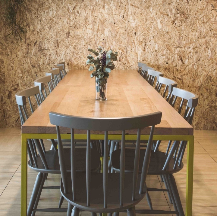 西班牙"绿色咖喱"餐厅,明亮温馨的素食空间-16