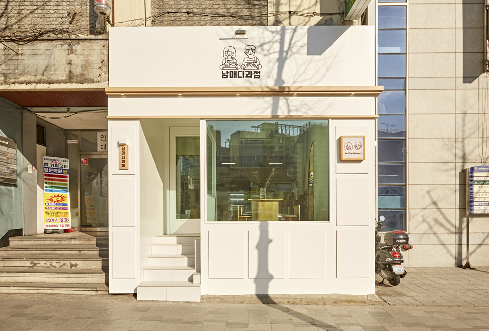 白色与木质，打造 16 平米温馨咖啡馆-2