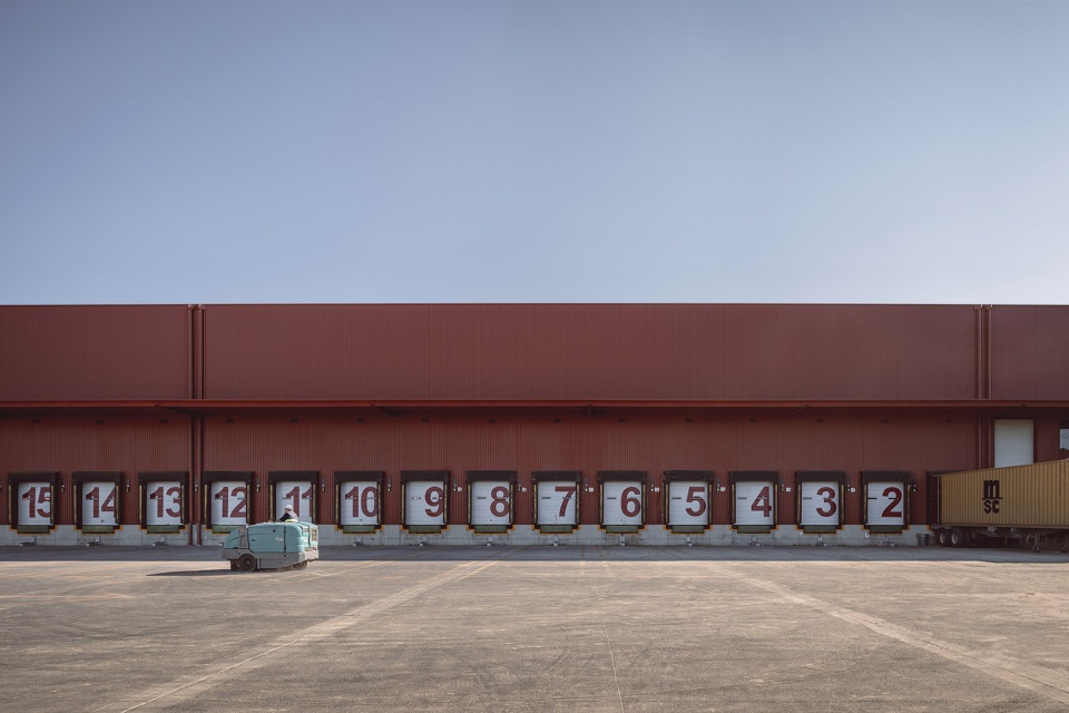 墨西哥 CBG 园区 | 钢筋混凝土与绿色花园的工业风范-34