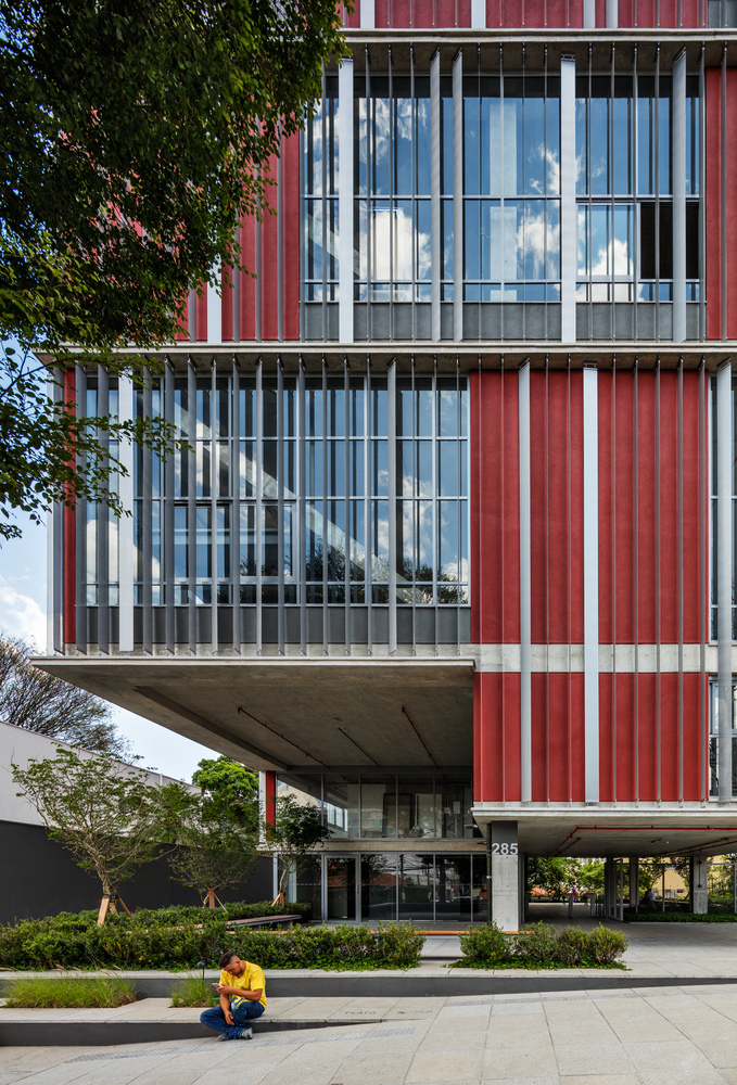 巴西圣保罗 Pop+ 建筑,绿意环绕的现代商业空间-37