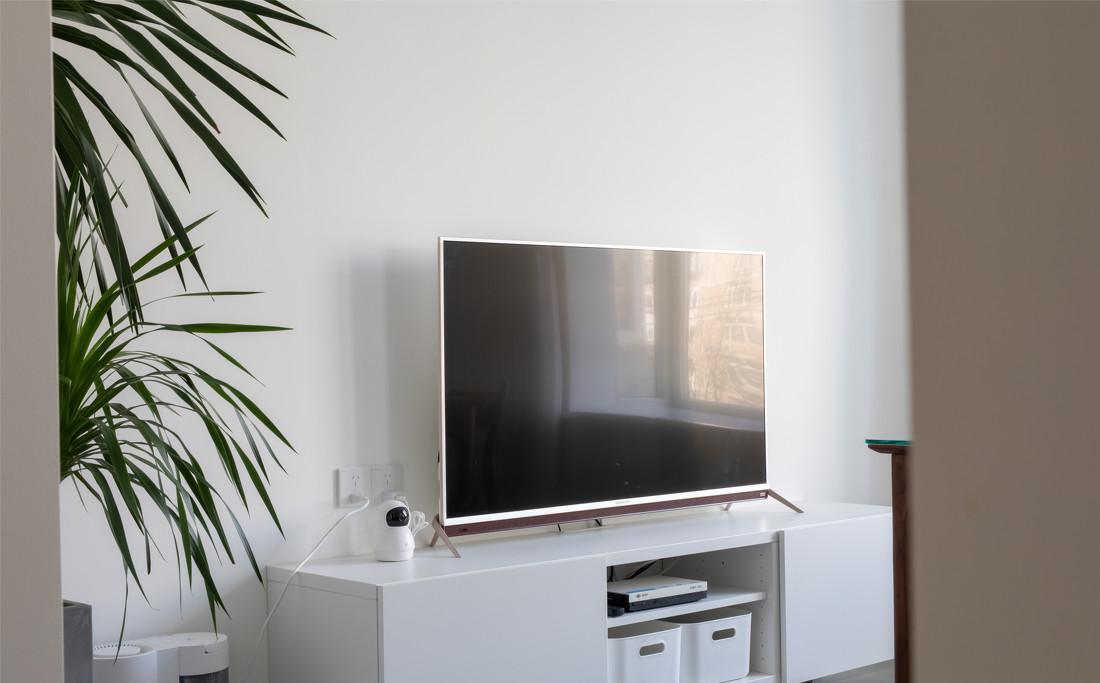 悬浮壁柜打造多彩客厅-26