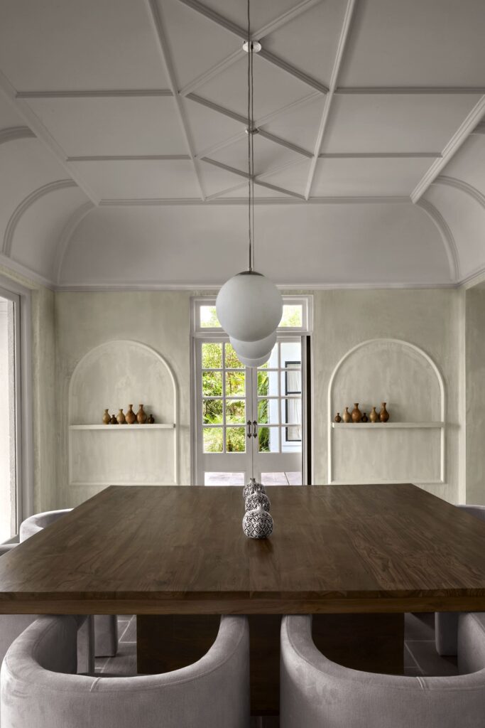 鸡蛋花庄园

注：Frangipani常见指鸡蛋花 ，Estate有庄园、地产等意思，结合语境这里翻译为鸡蛋花庄园较为合适 丨FADD Studio-27