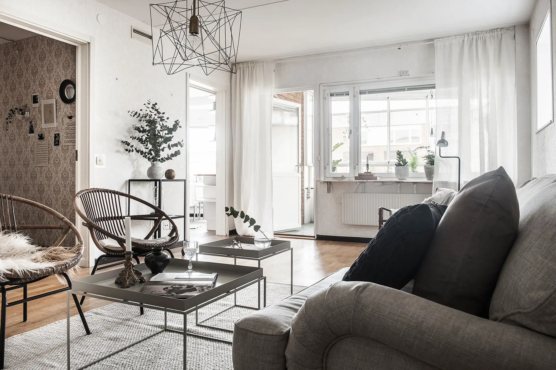 温馨封闭式观景阳台设计-4