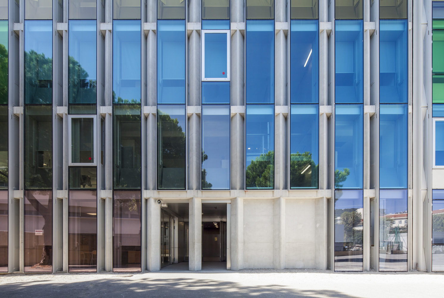 法国尼斯 Simone Veil 中学,融入环境的和谐设计-58