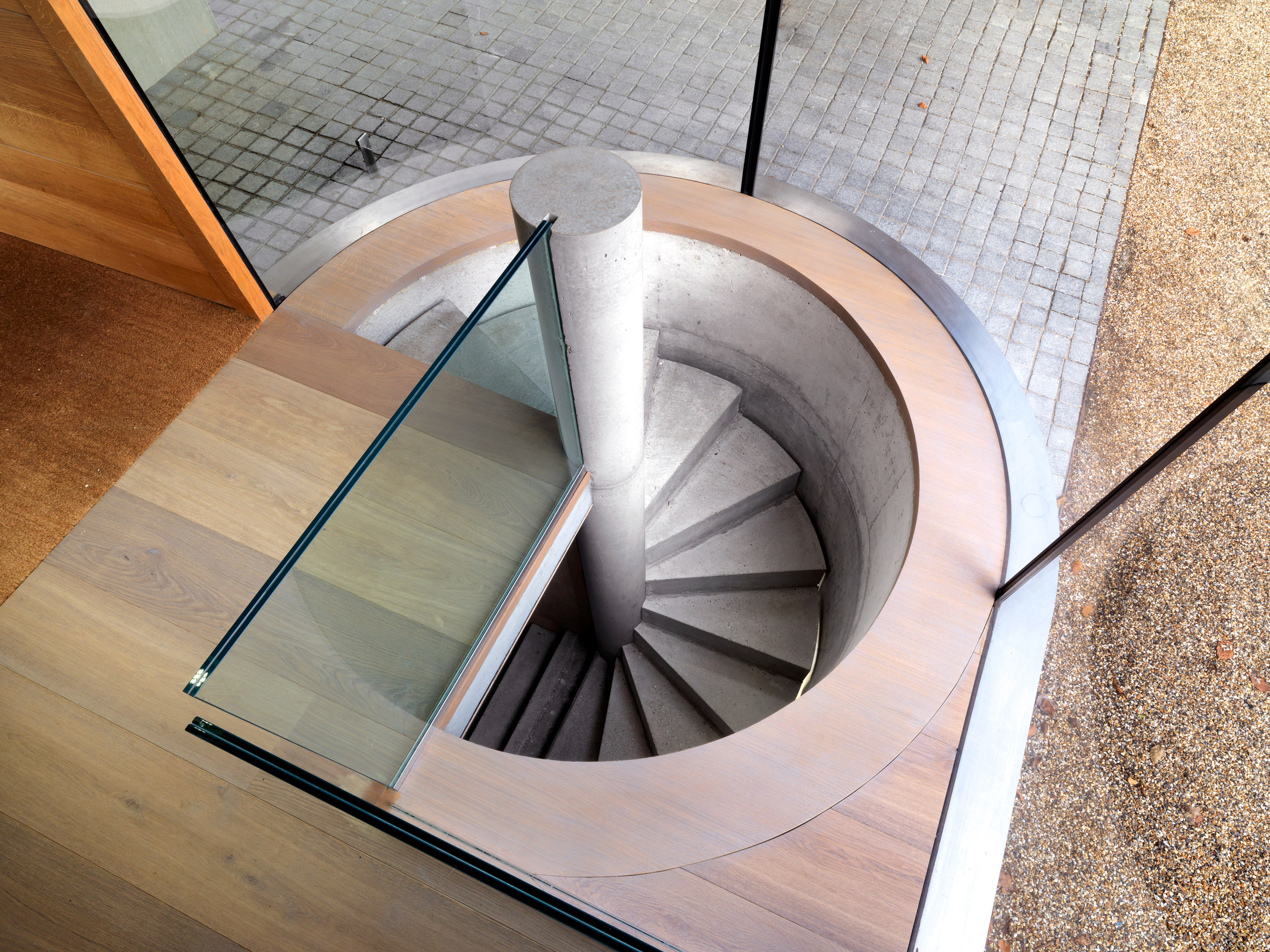 Guy Hollaway adds contemporary extension to his country cottage-25