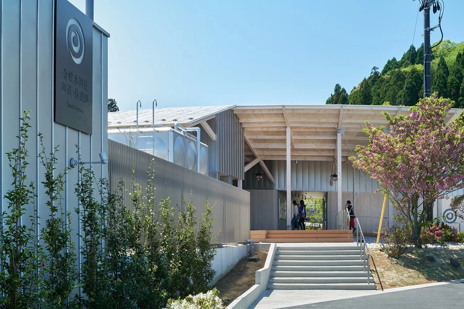 KANAHEBISUI Shrine Gaien SandoTerrace-9