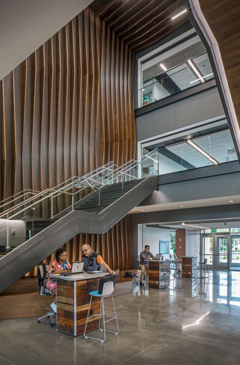 Holland Basham Architects 打造大学校园新地标-9