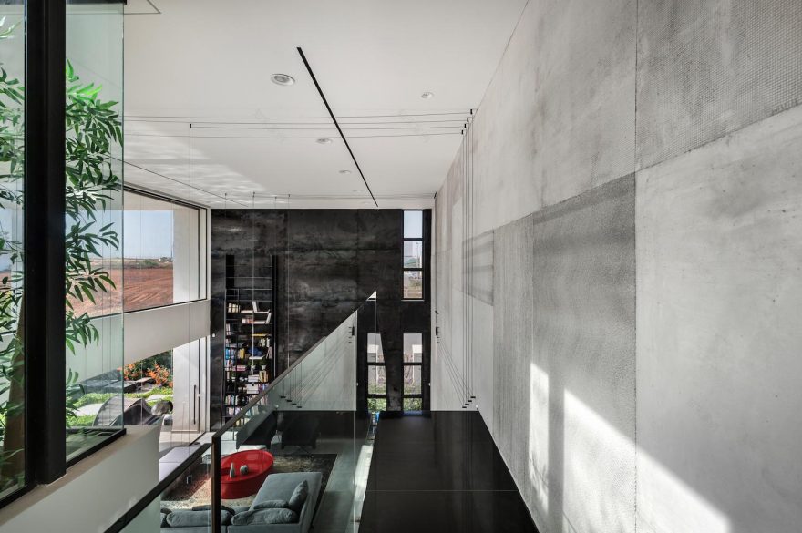 A mix of opposing colors that create contrast and drama among the volumes by Hila and Dan Israelevitz CAANdesign Architecture and home design blog-31