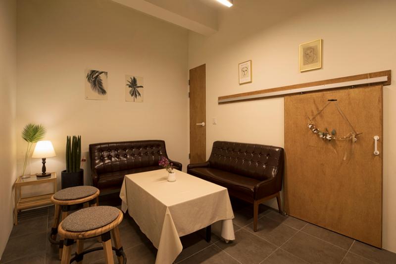 极简纯白木质风，12 平米小咖啡馆设计-8