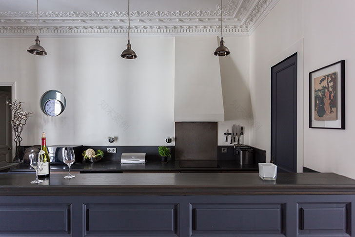 巴黎风情公寓 | 画饰与大胆色彩的完美融合-10