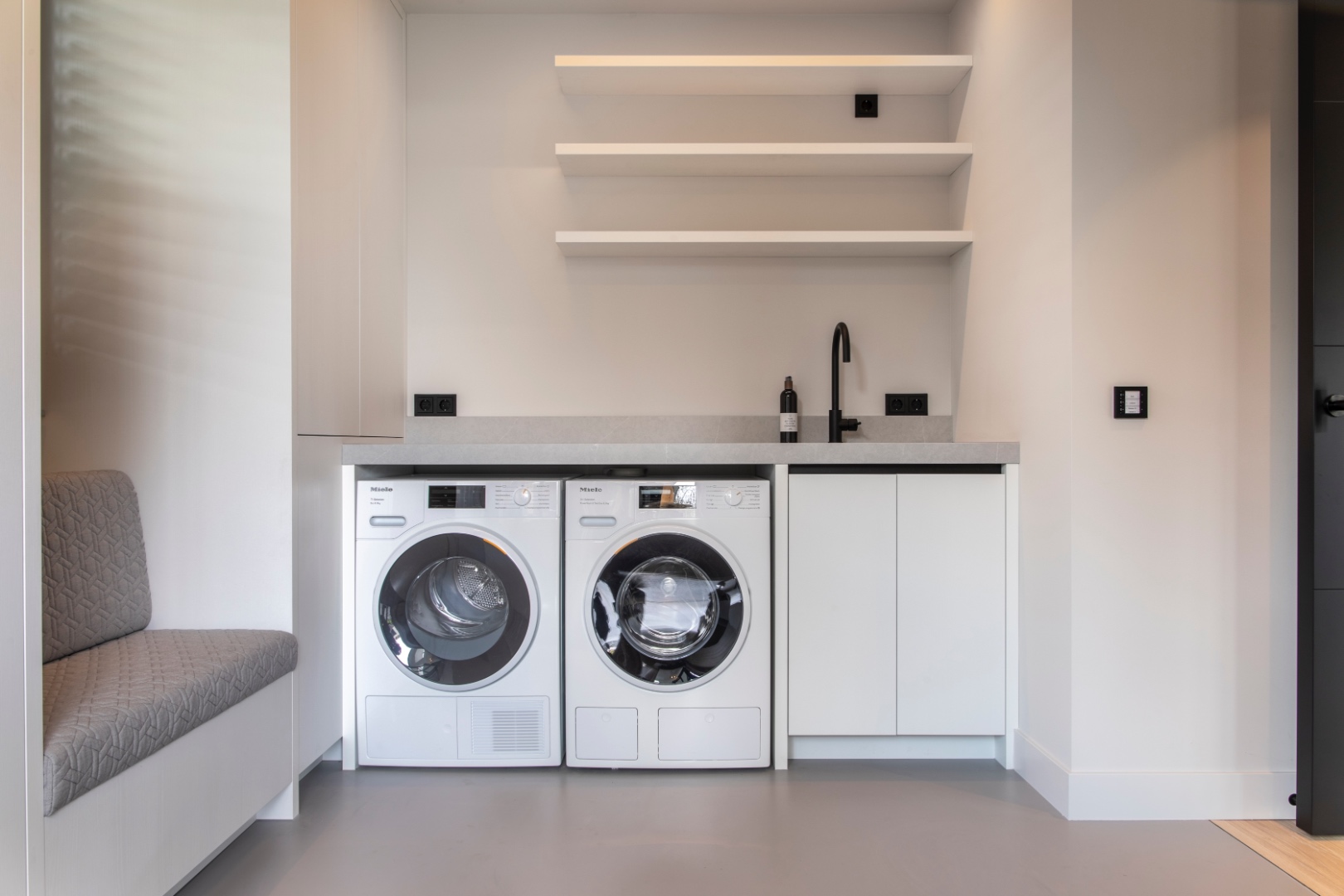 Vloer- en wandafwerking in Gooische villa-13