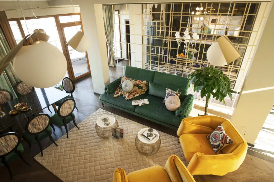 这所房子;这座住宅(注:根据语境不同,这里的house可能有多种具体指向,这所房子这座住宅都比较常见,更精准的含义需结合前后来确定,但此处按要求提供单一翻译仅举例这所房子 )
在一般语境下,常见翻译为 这所房子 -4