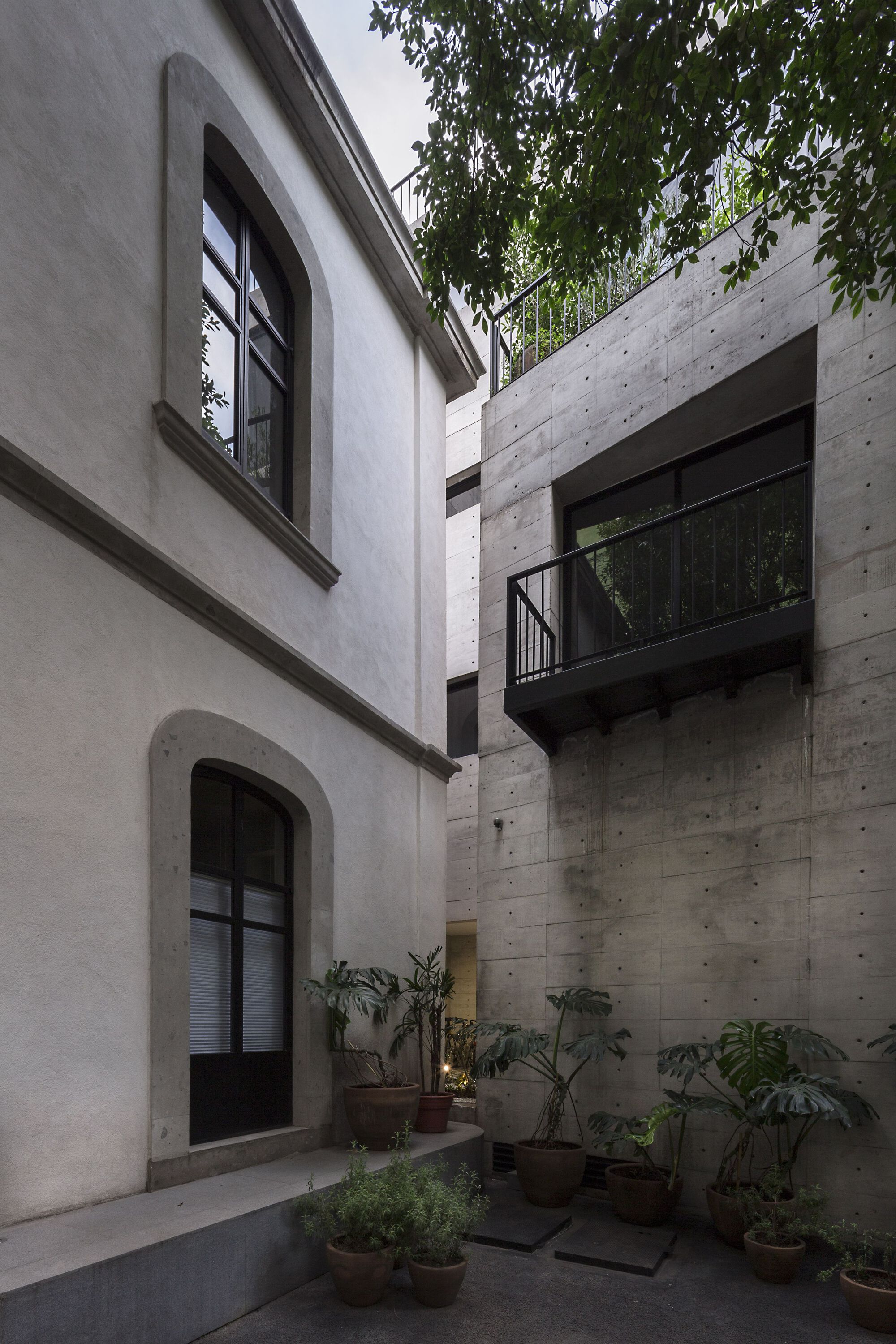 Circular de Morelia 4 Apartment Building / Quintanilla Arquitectos-44