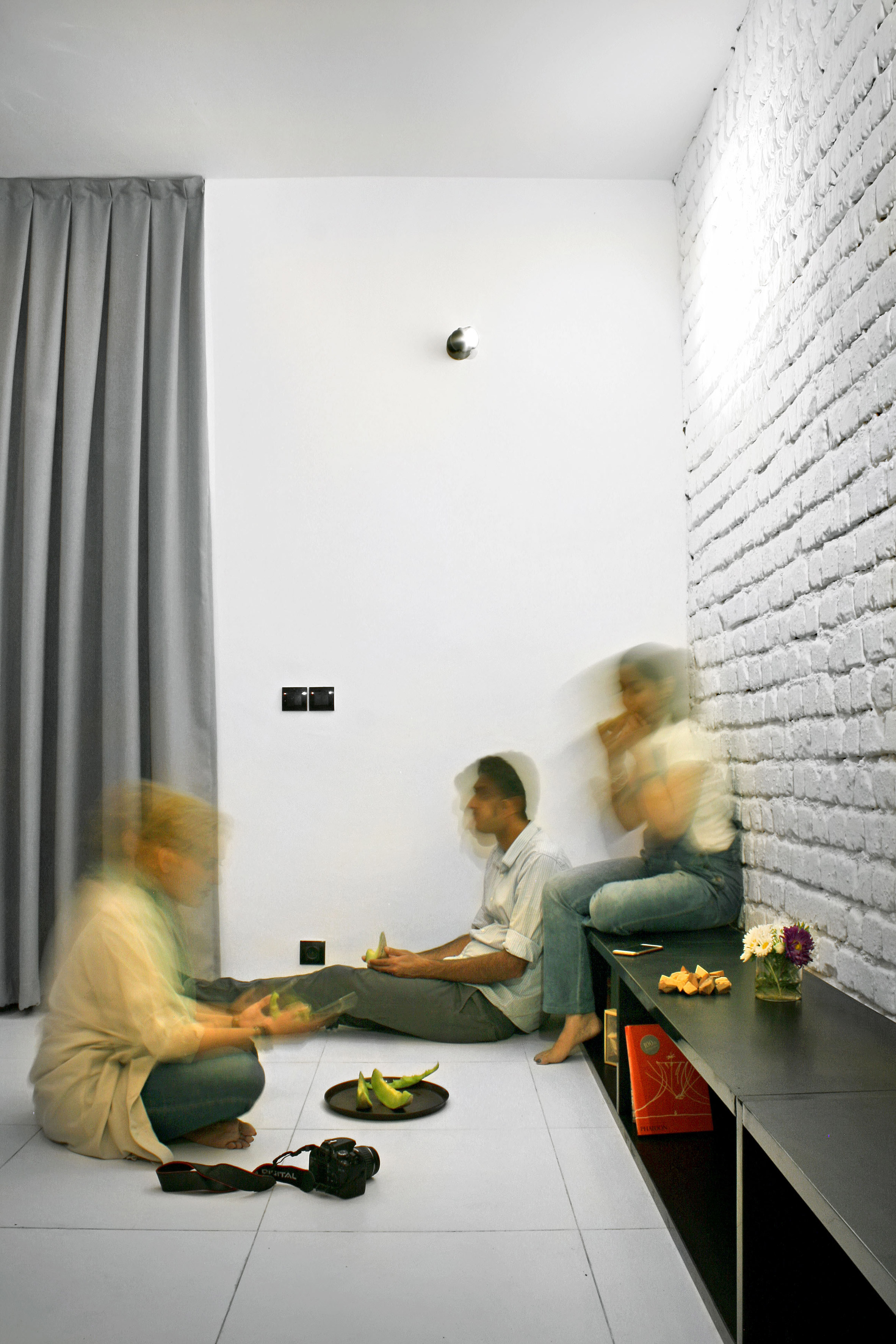 Sprayed render covers walls of rural Iranian house by BAM Architects Office-18