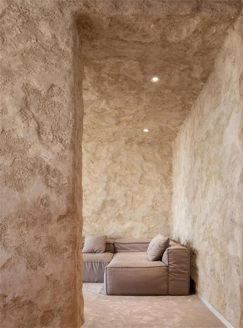 粗犷与精致完美融合的侘寂风公寓设计（Mazanka公寓）丨乌克兰基辅-3