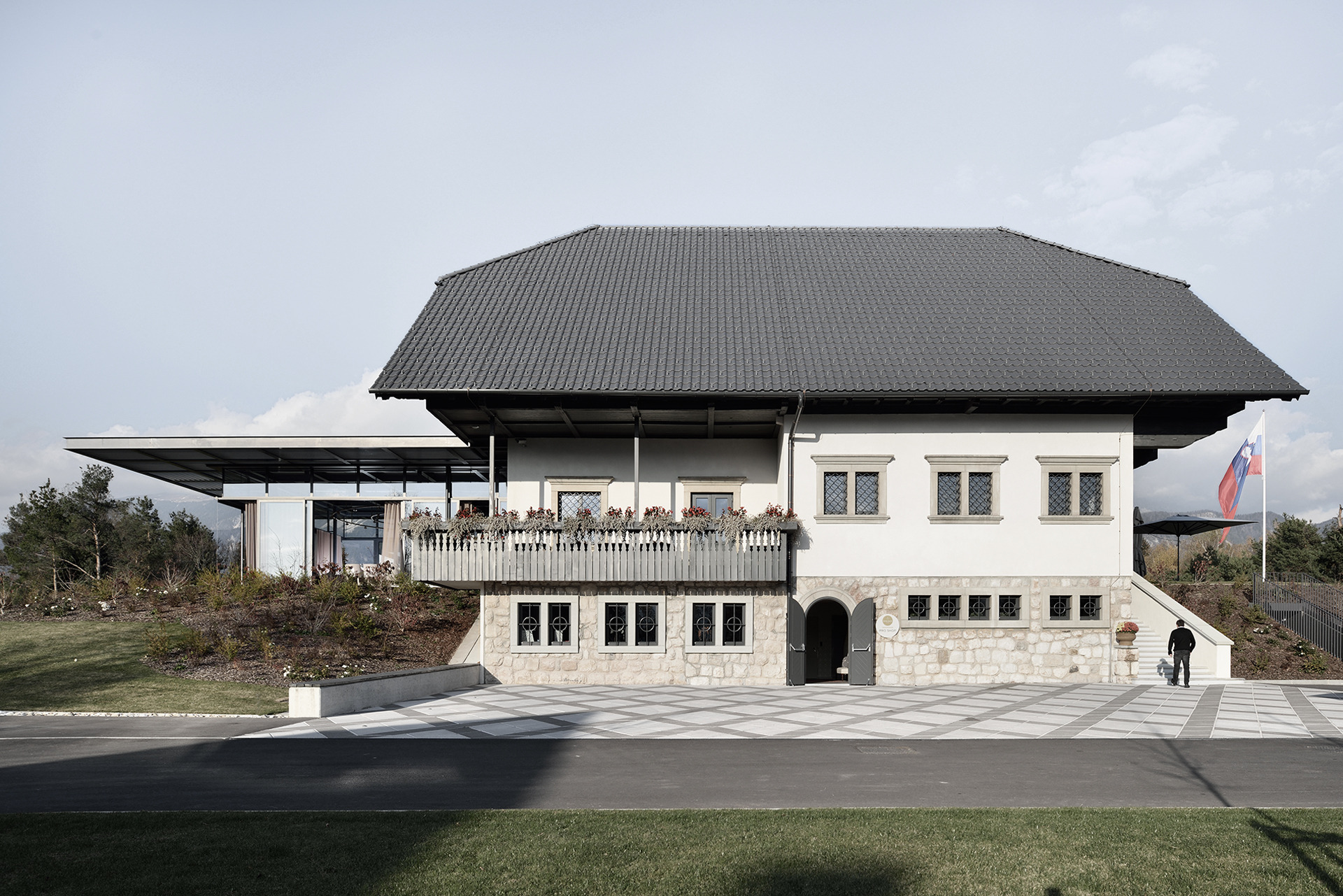 斯洛文尼亚古老高尔夫俱乐部别墅重焕新生-10