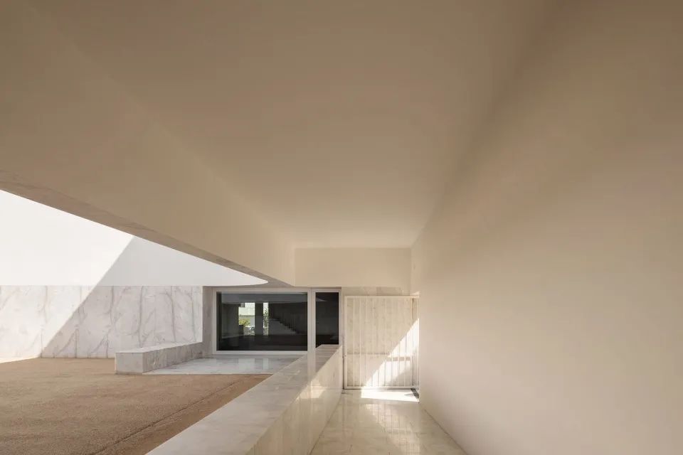 葡萄牙 Grândola 图书馆丨MGA + Pedro Domingos Arquitectos-30