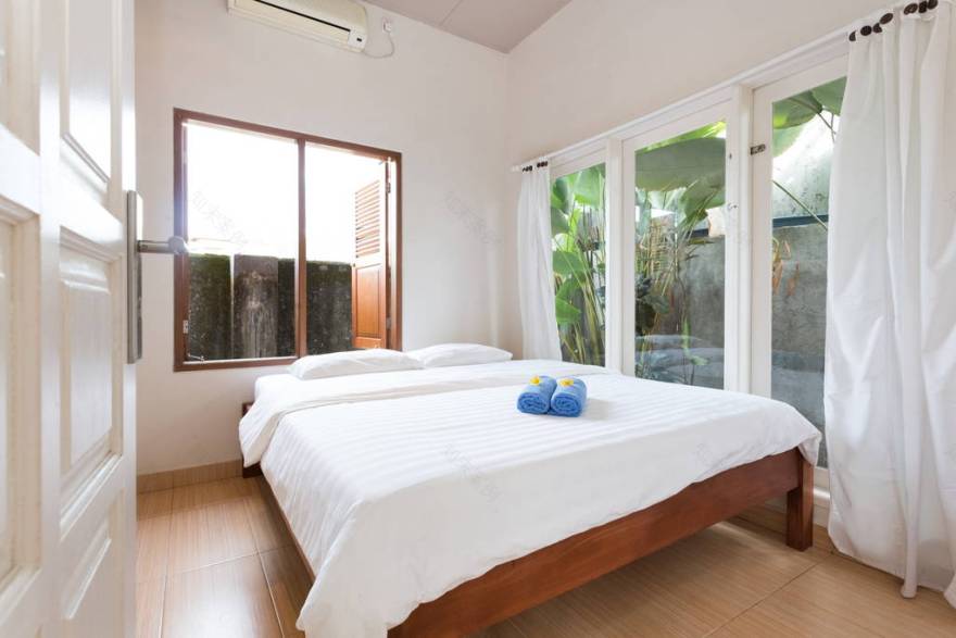 实用巴厘风格小屋与简易热带花园设计-10