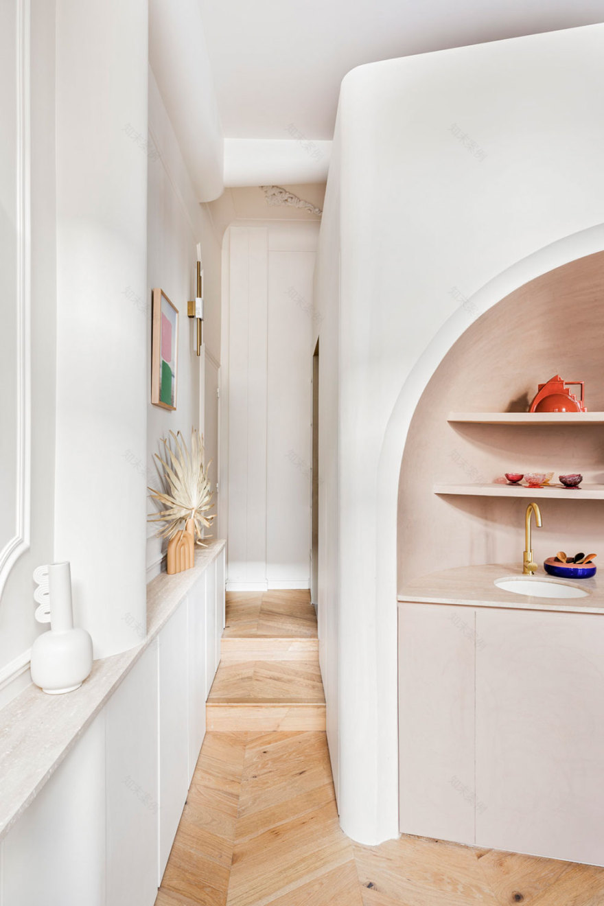 巴黎 30㎡彩色小巧公寓设计-9