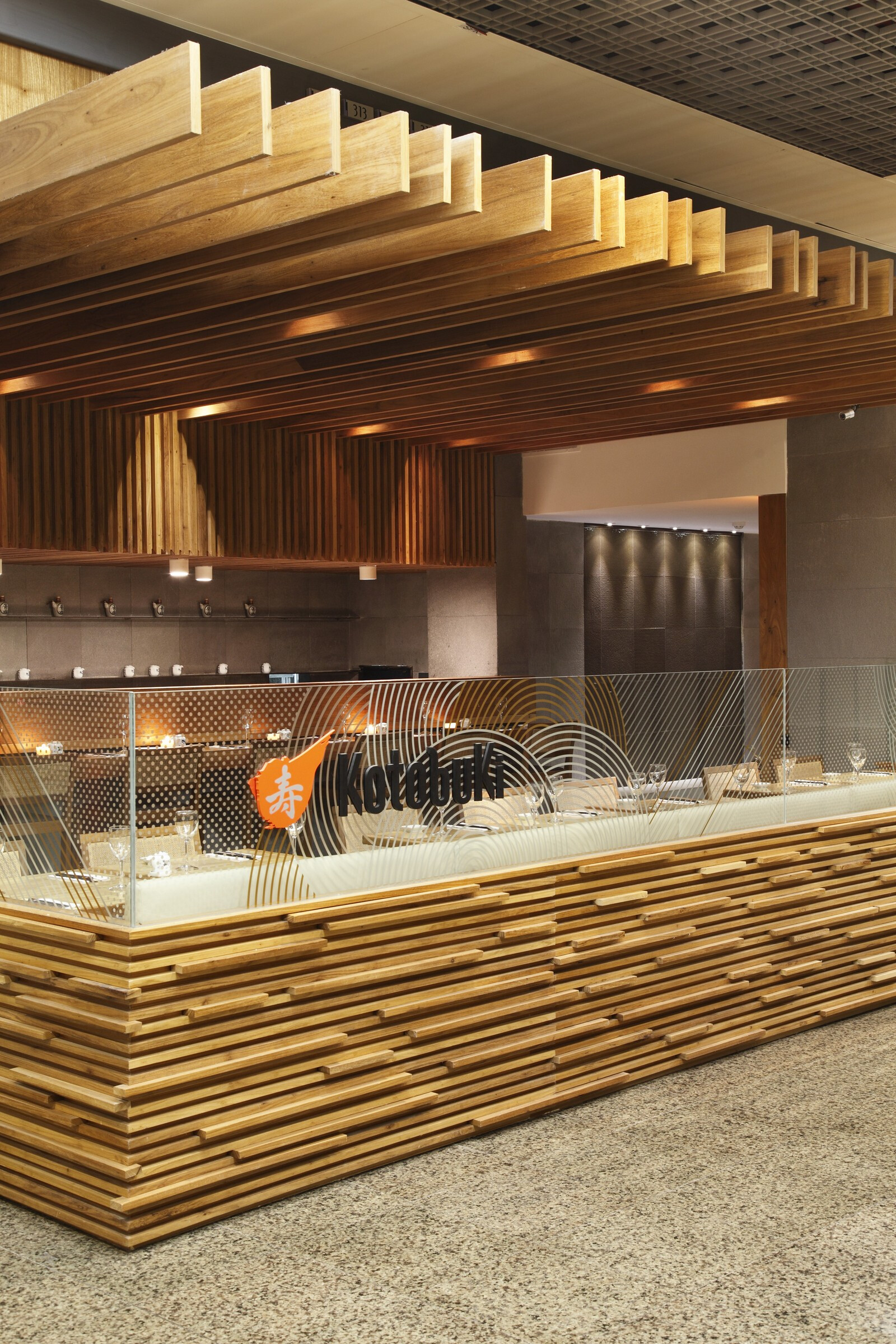 巴西传统日料店 Kotobuki 的现代翻新-21