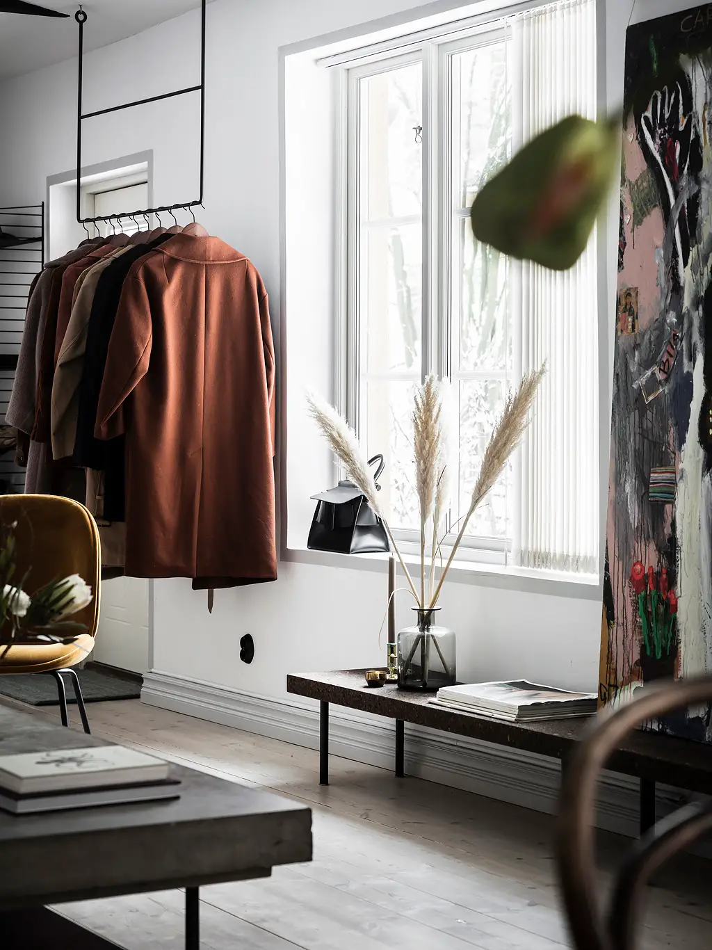 瑞典百年老屋中的温馨卧室设计-6