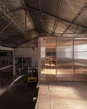 工业棚内的展馆丨阿根廷圣拉斐尔丨atelier industrial