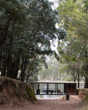 Los Molinos湖畔提升风景体验的一系列小型基础设施丨Alarcia Ferrer Arquitectos