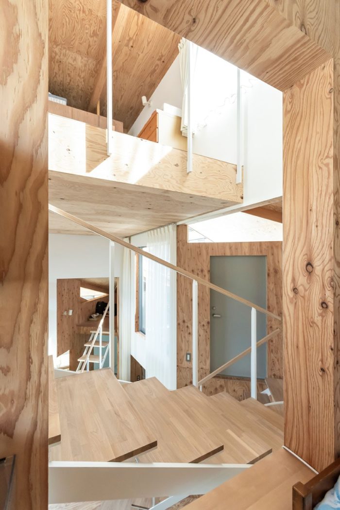 住み慣れた場所で建て直す内部化された庭を中心に家族が暮らす家 | Architecture | 100%LiFE-4