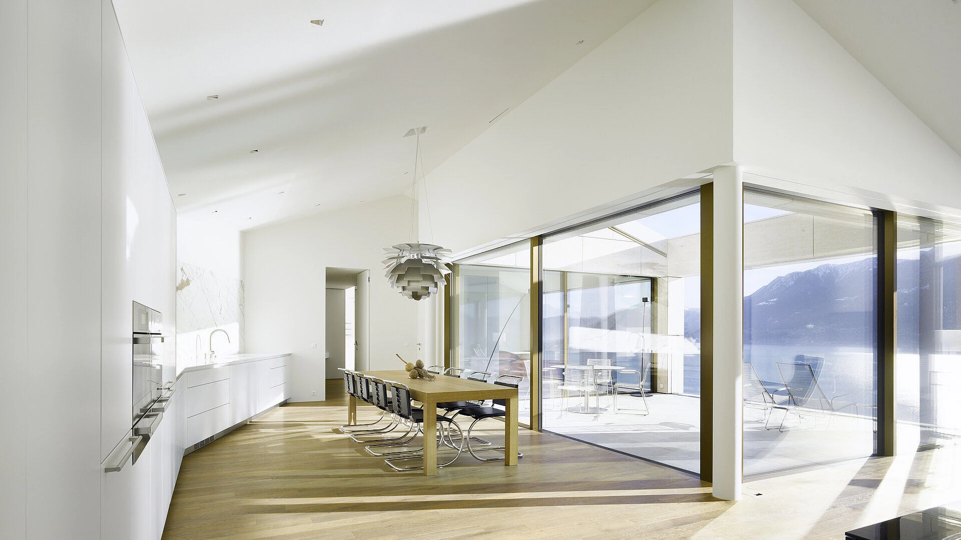 瑞士 Ticino 山间豪华公寓，极致视野与空间利用-8