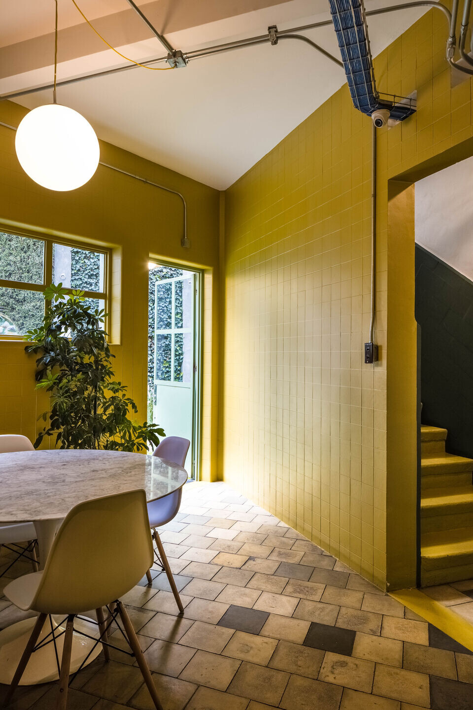 墨西哥城 40 年代老宅变身时尚办公空间-32