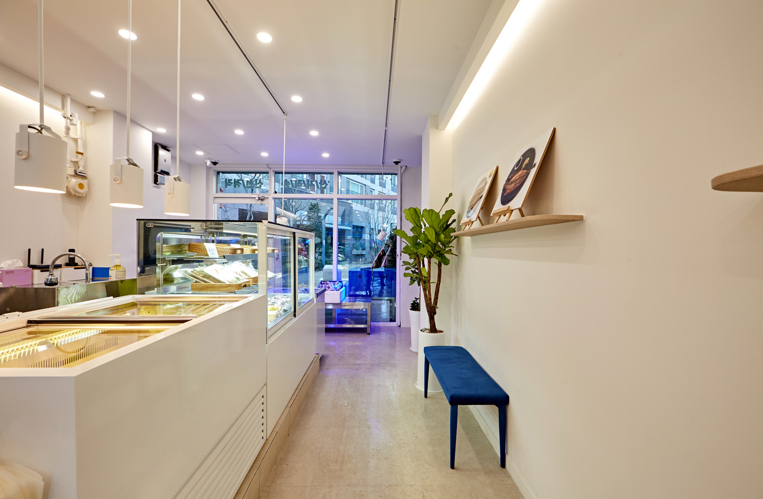 11 坪白色极简主义海鲜餐厅设计-5