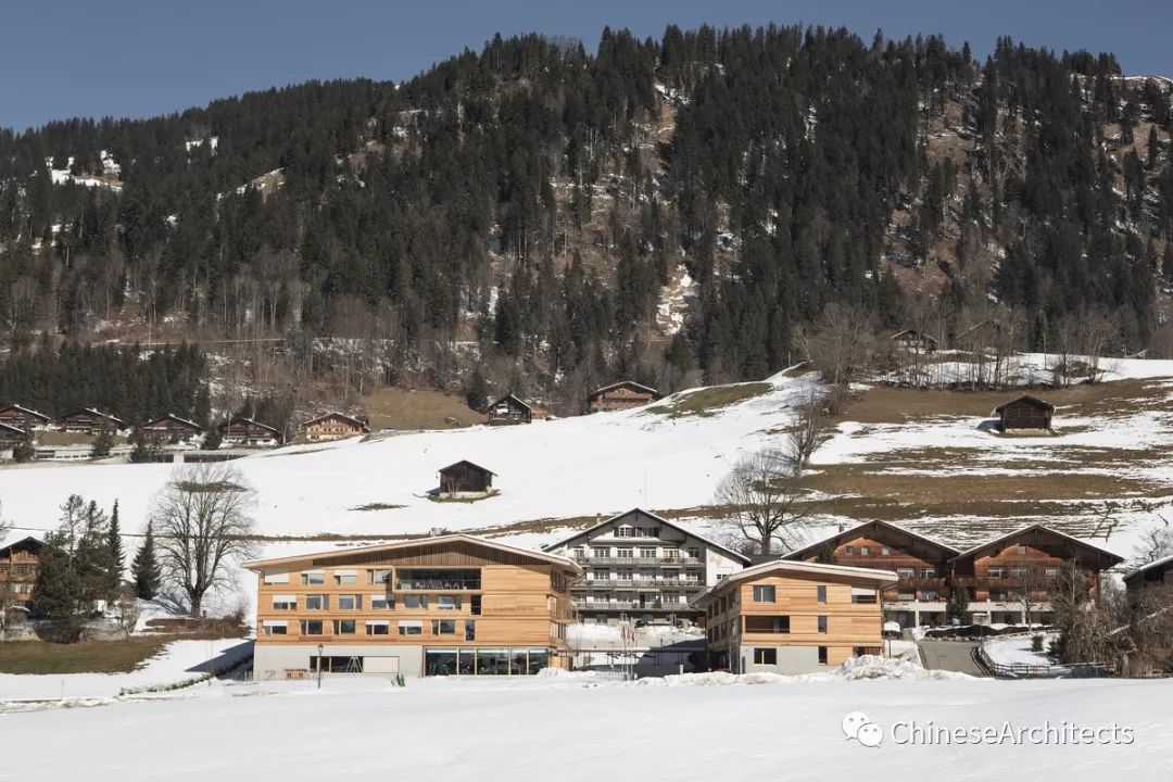 瑞士 Saanen 退休中心——和谐自然的现代山居设计-4