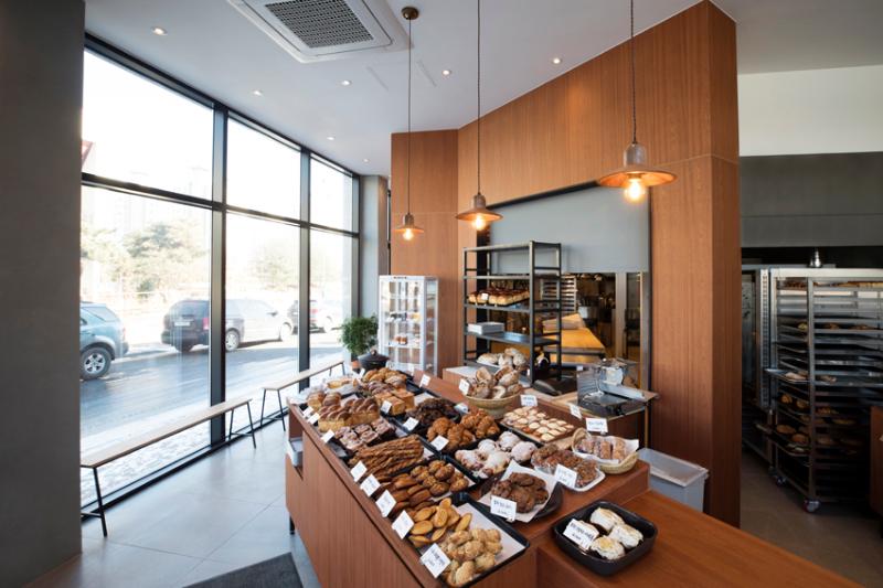现代简约 30 平米烘焙店设计-5