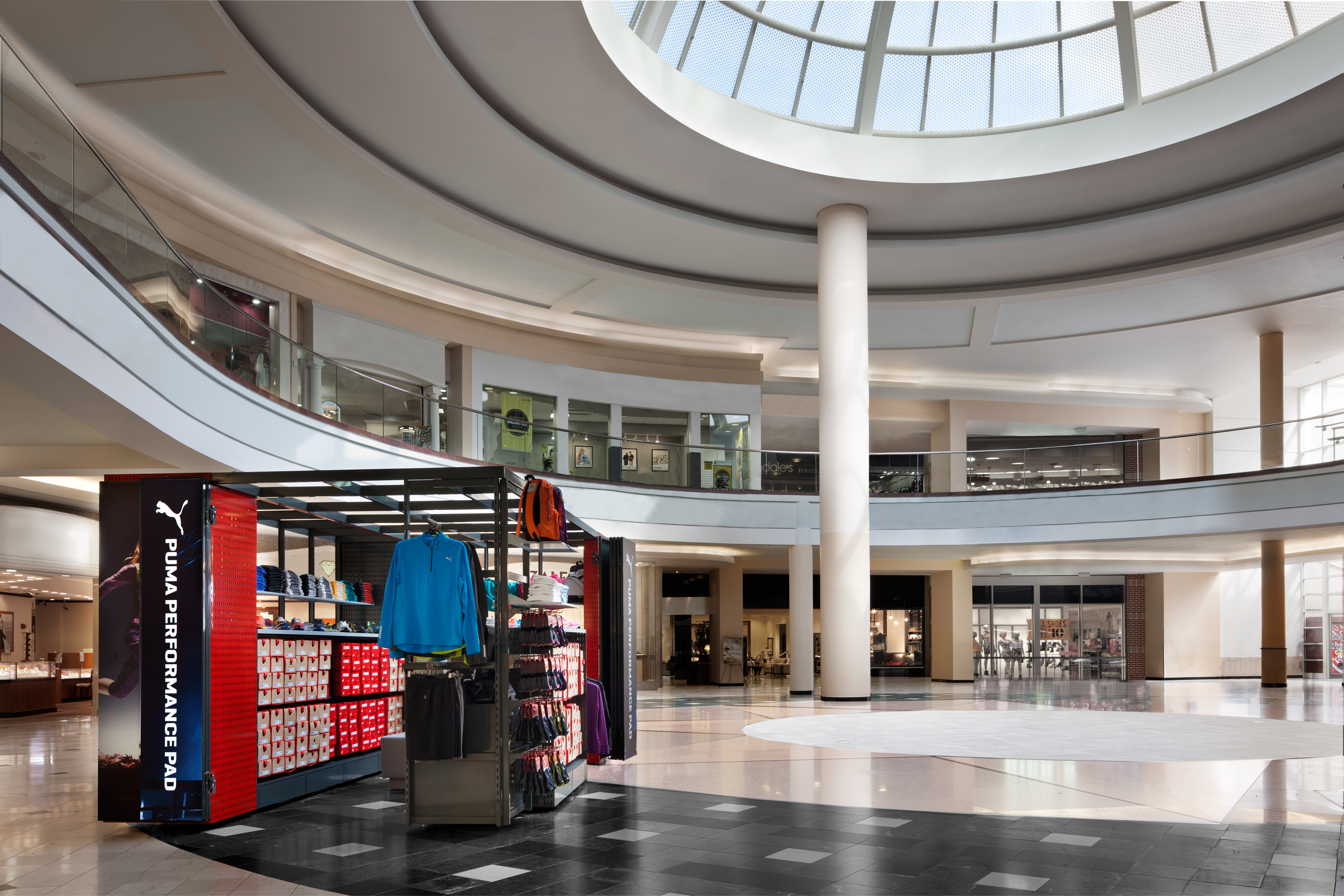 PUMA 全球商场临时店铺设计-8