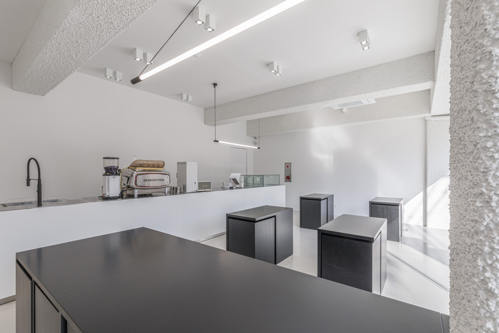 20 平米黑白极简咖啡馆设计，玩转空间魔法-9