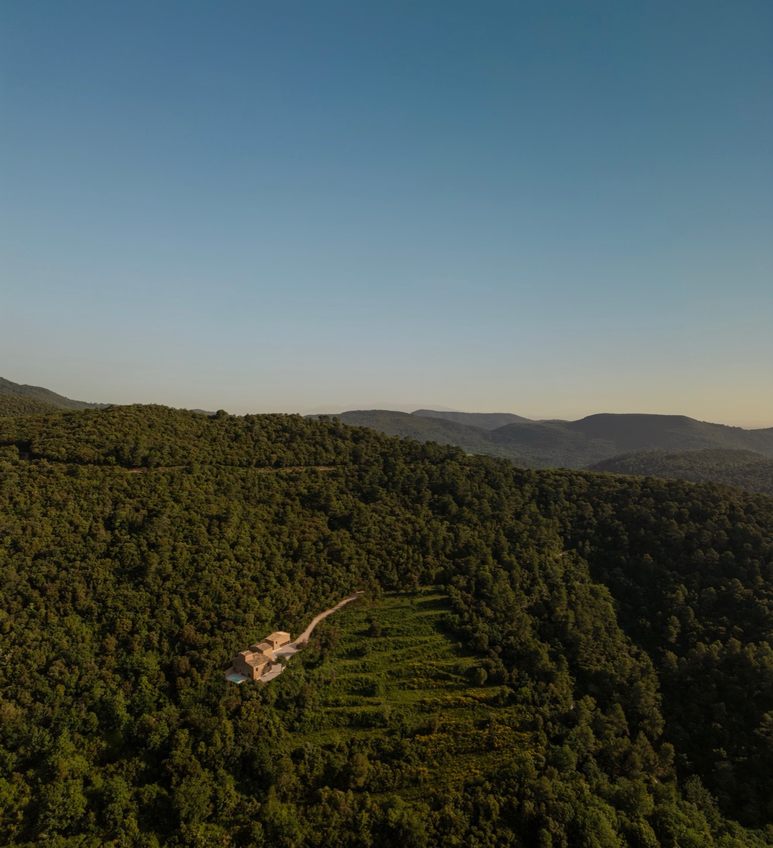 卡达尔特农庄住宅丨西班牙赫罗纳-99