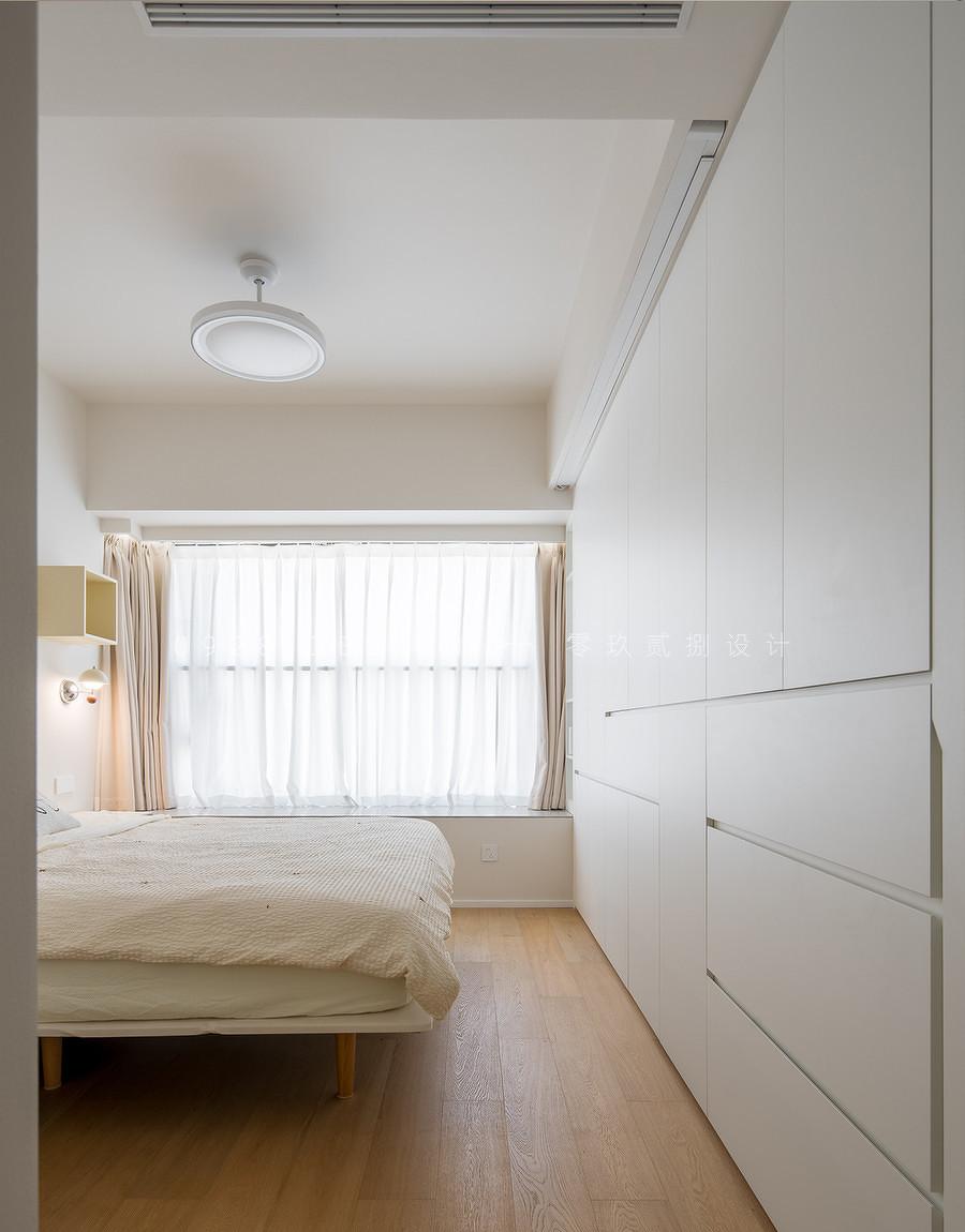 在干净的空间里，加入一点有趣的颜色-50