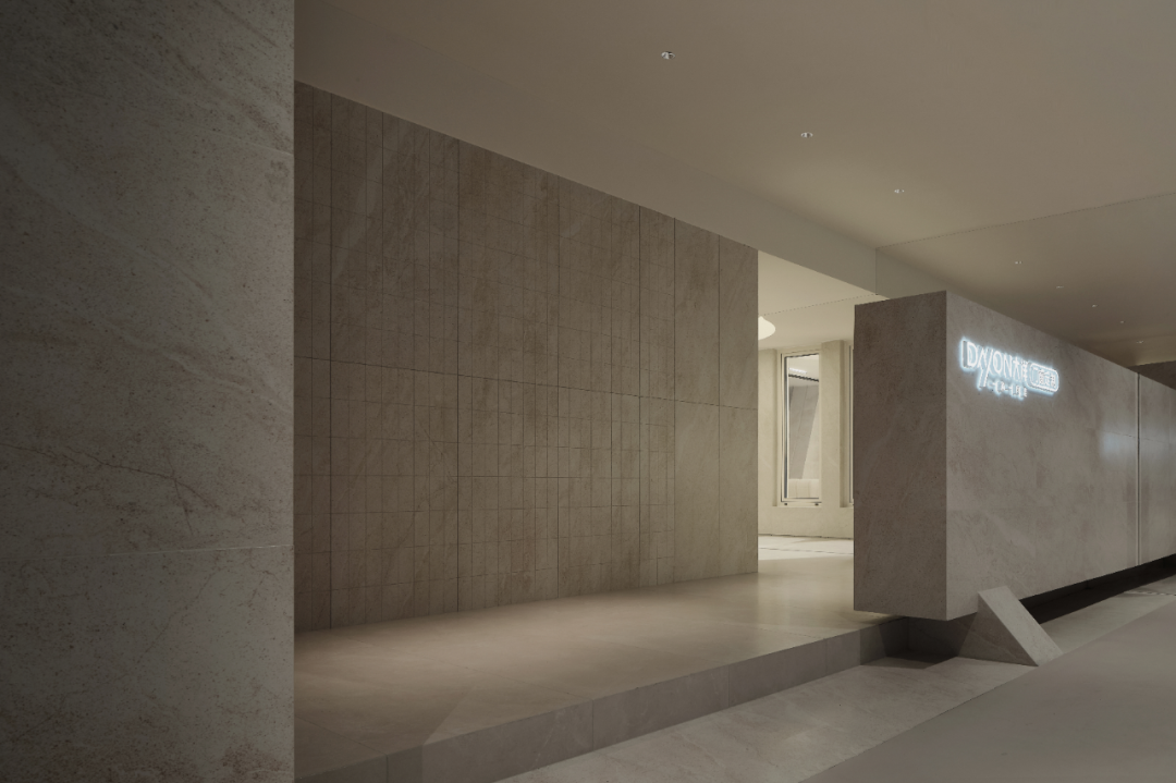 镜面延伸视觉的室内外结合展厅设计丨中国临沂丨尔我空间设计研究室-4