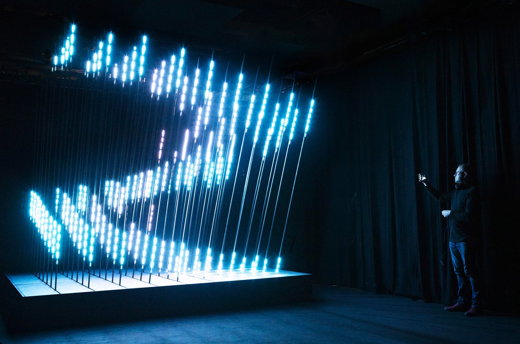 核心；要点；精髓；果心；(物体的)中心部分；最重要的部分；核心成员

需要注意的是，仅有Core这个单词孤立来看，在不同语境可能对应不同含义，这样的语境下最通用的理解是核心 若你能给出包含该词的句子或文段，我可以输出更加精准唯一的译文 丨法国巴黎丨1024 architecture-18