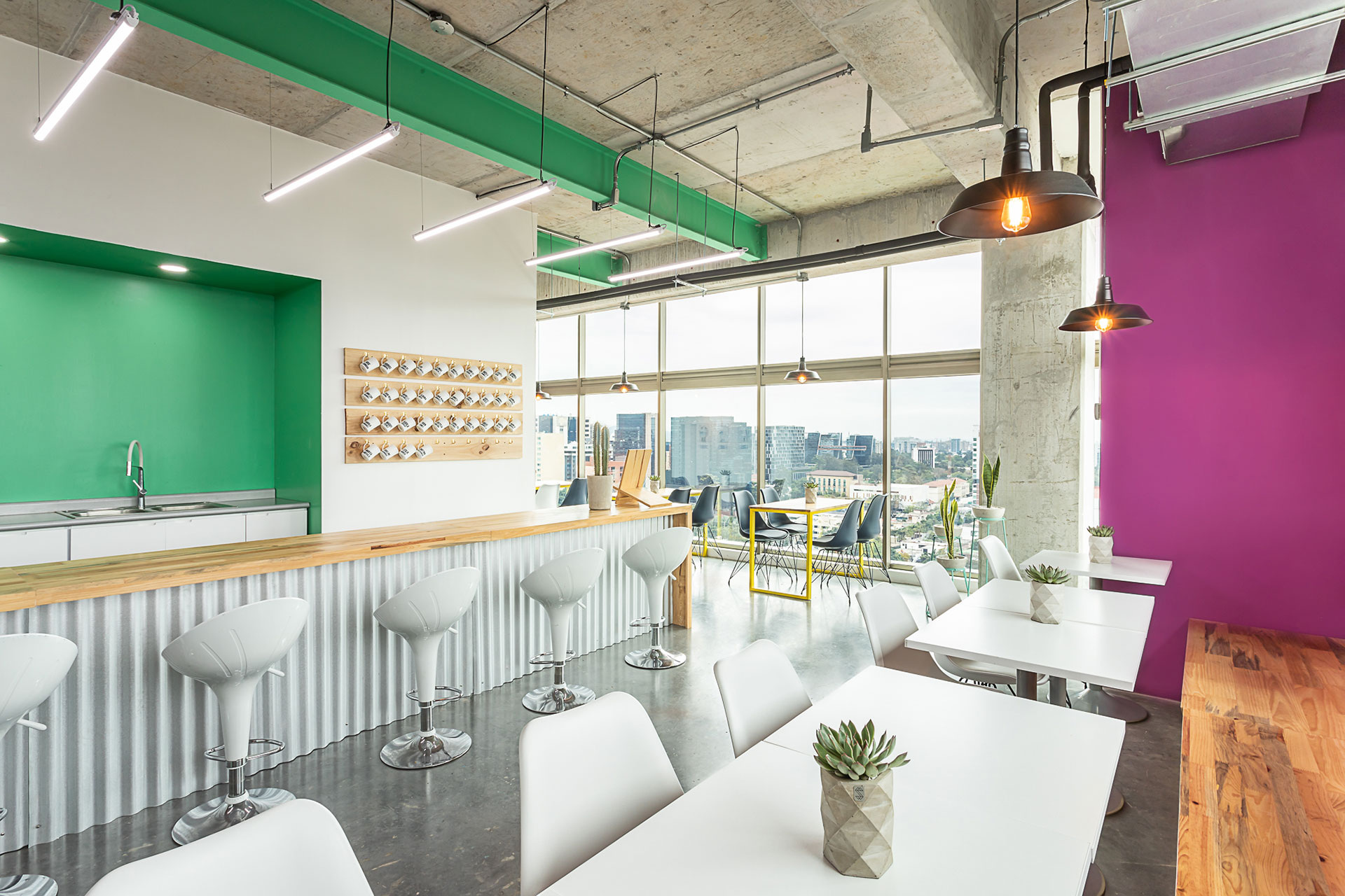 Guatemala 办公室 · 色彩活力协作空间-15