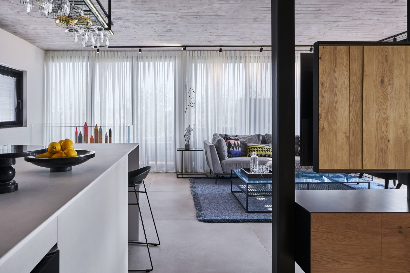 特拉维夫城市顶层公寓 Urban Penthouse In Tel-Aviv / Tzvia Kazayoff-5