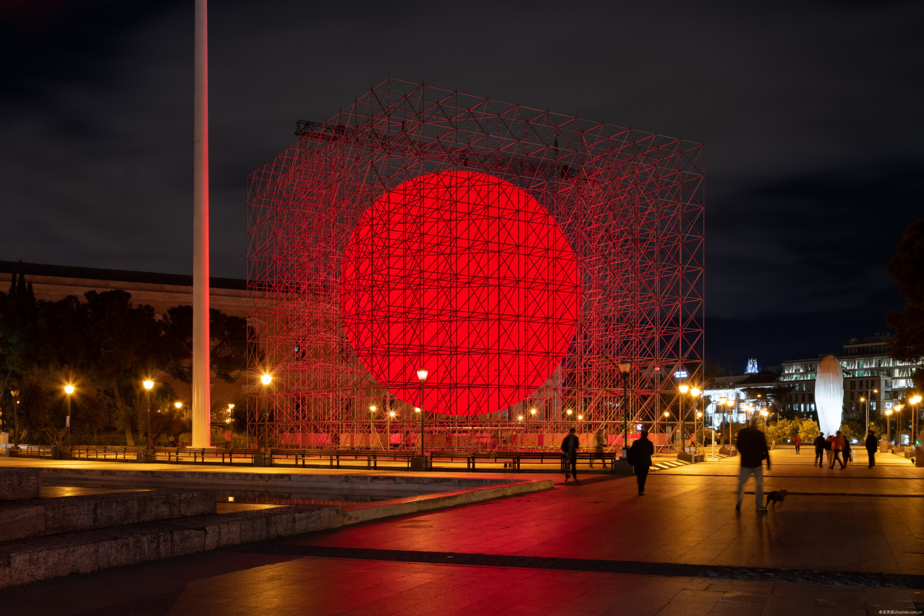 SpY 打造巨型红色球体装置"Tierra"，反思人类与地球的关系-9